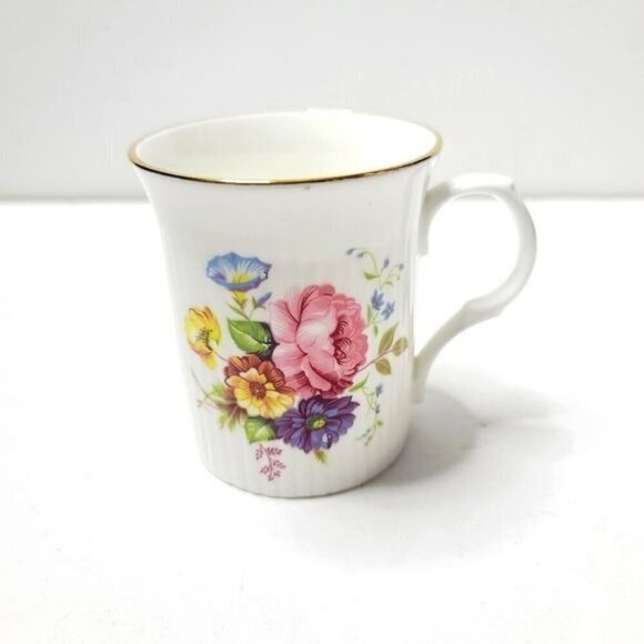 Vintage Royal Castle Fine Bone China England Pink Floral Bouquet Teacup - Picture 1 of 10